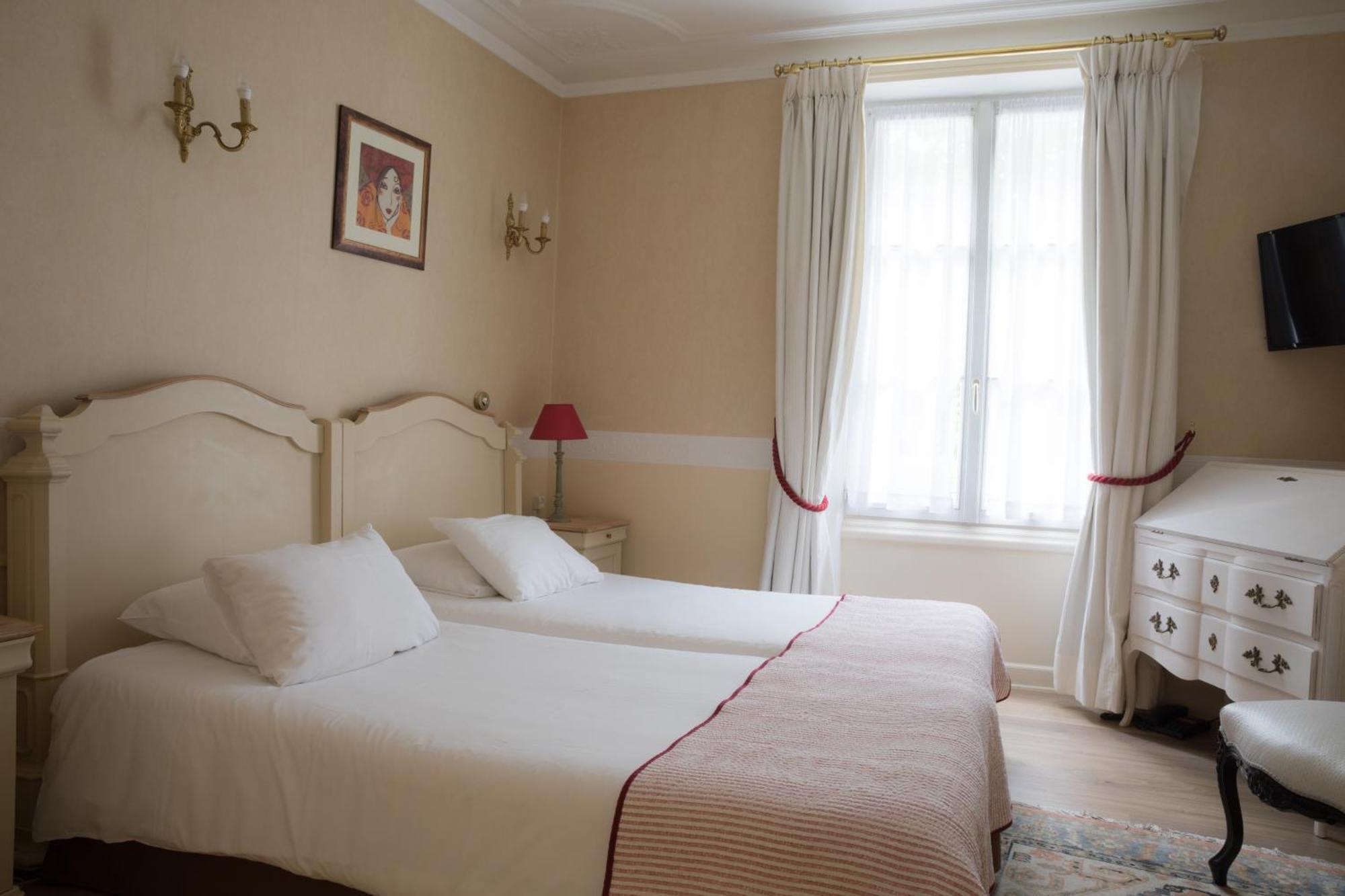 Hotel Le Plantagenet Chinon Exterior photo