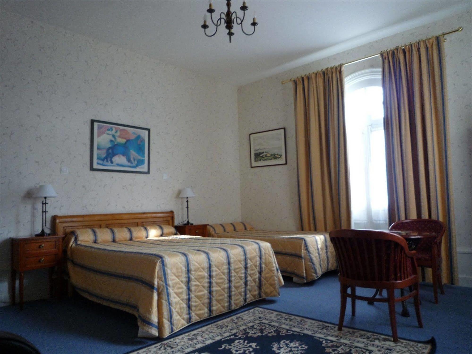 Hotel Le Plantagenet Chinon Exterior photo