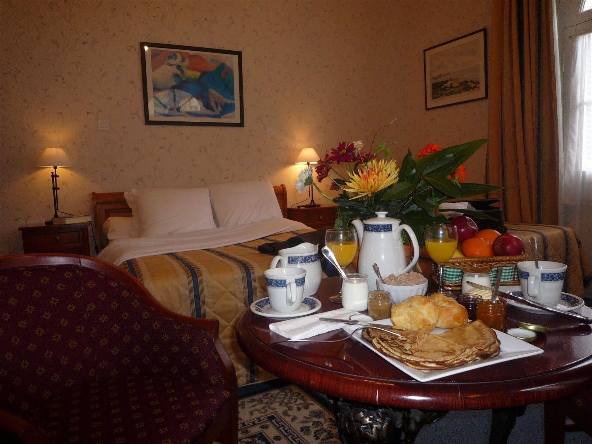 Hotel Le Plantagenet Chinon Room photo